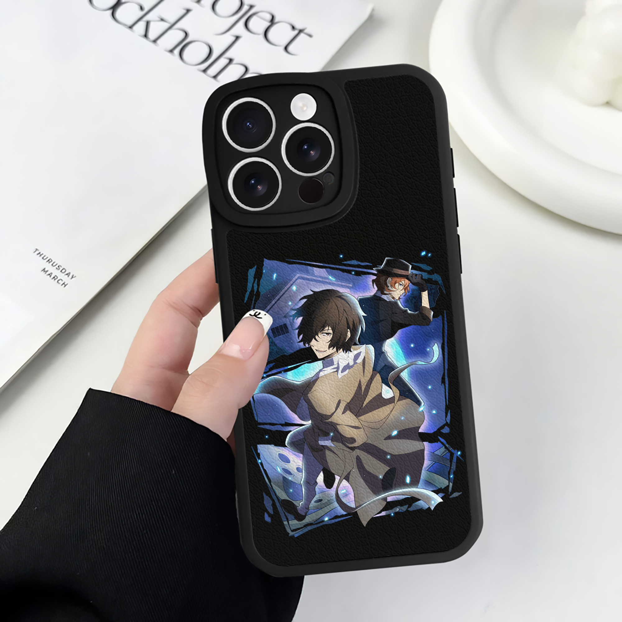（画像用） 文豪ストレイドッグス Bungo Stray Dogs 【iPhone 16シリーズ対応】シリコンスマホケース（レザー調） 材質：シリコン